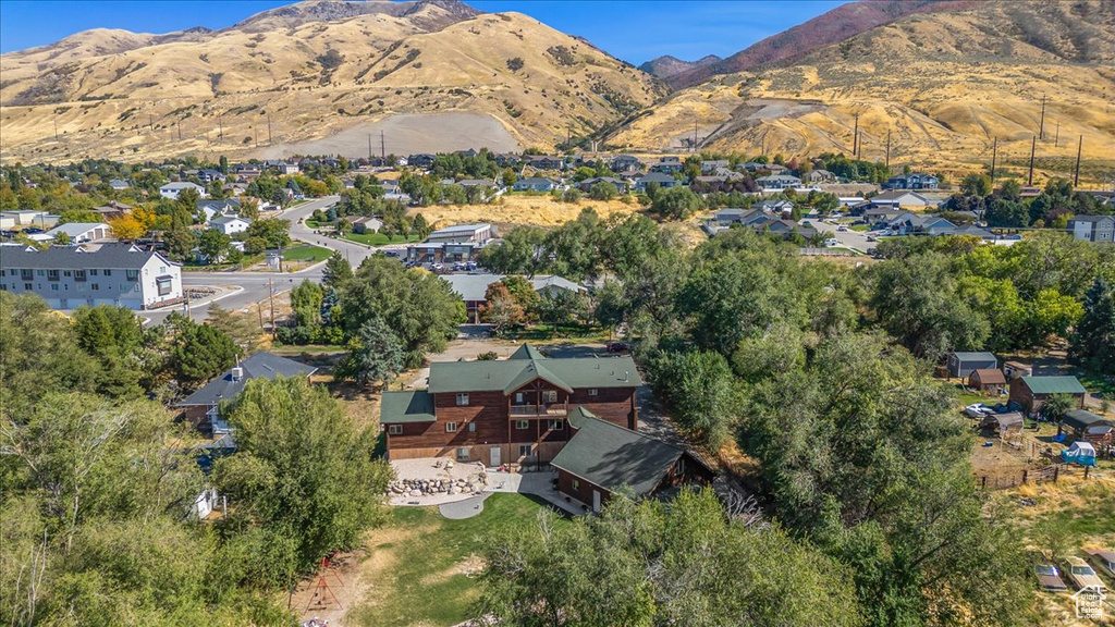 Bird's eye view with a mountain view