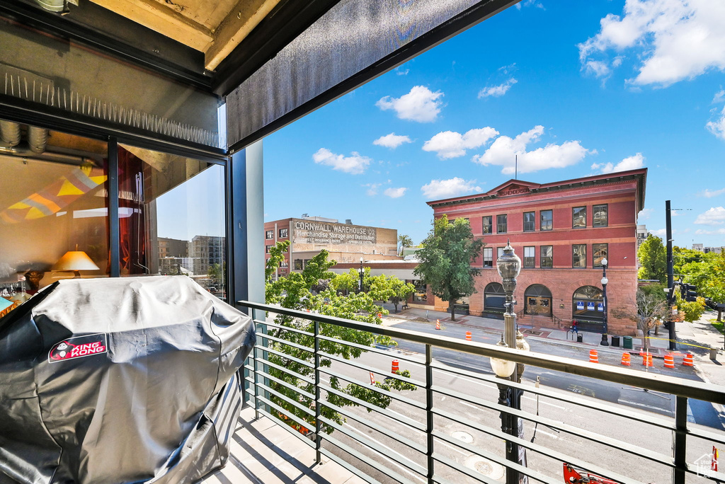 Balcony with grilling area