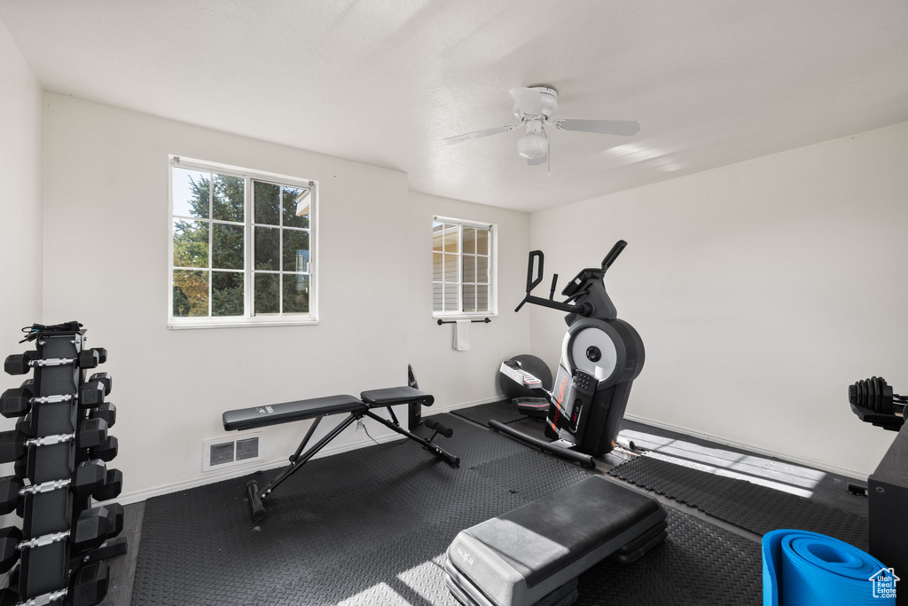 Exercise room with ceiling fan