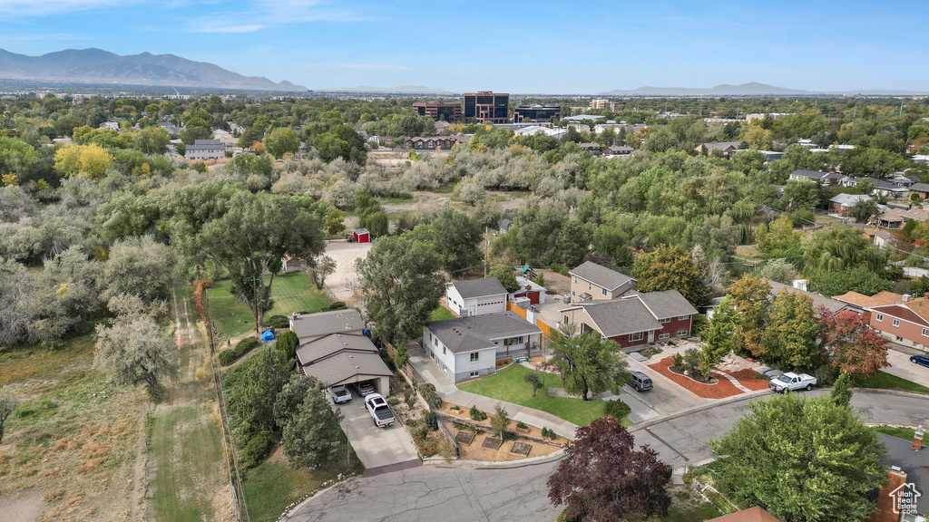 Drone / aerial view featuring a mountain view