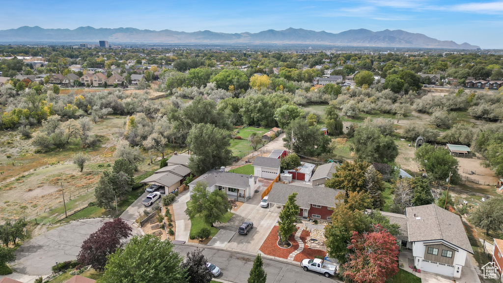 Birds eye view of property featuring a mountain view