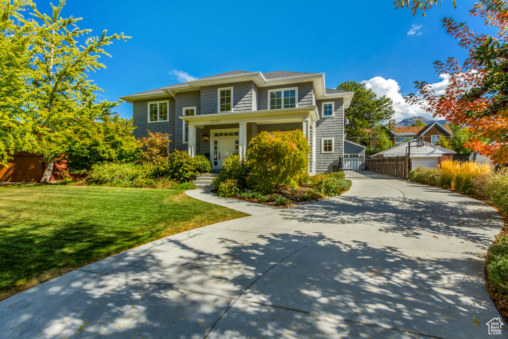 View of front facade with a front lawn and a garage