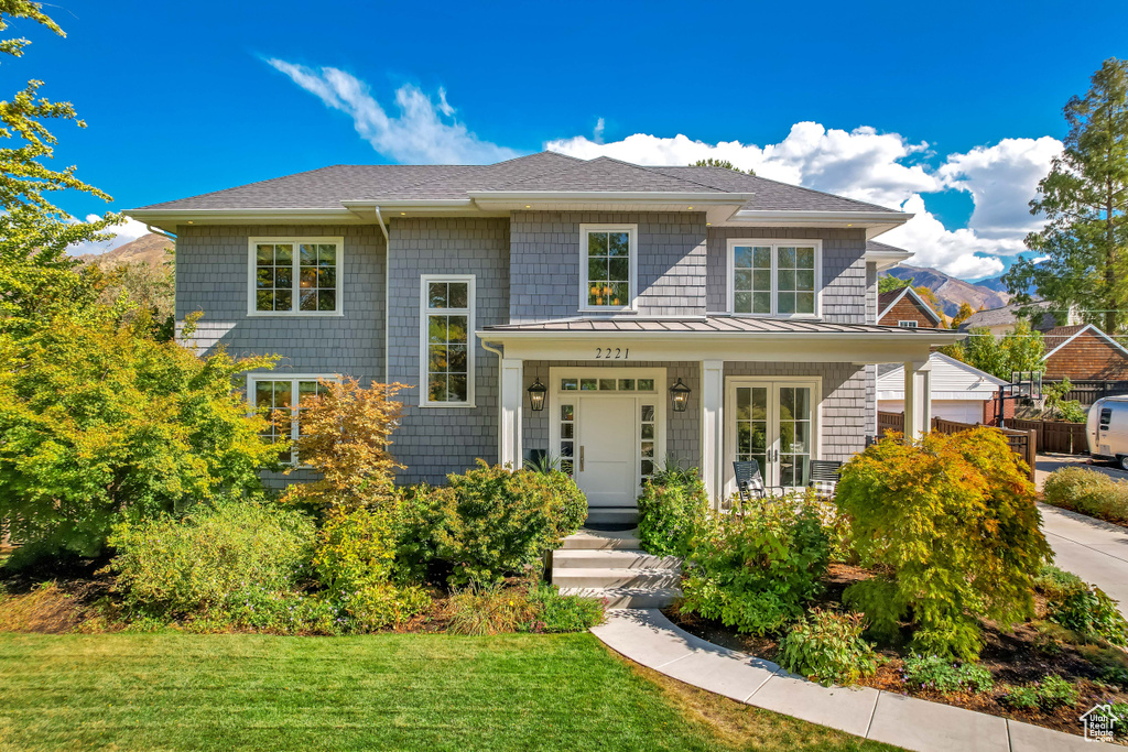 View of front of home featuring a front yard and a mountain view