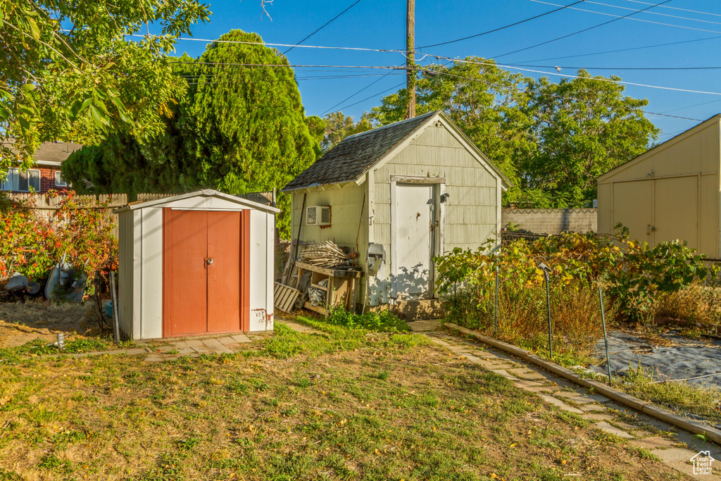 View of outbuilding with a yard