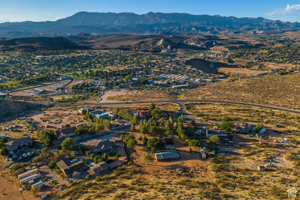 Aerial view with a mountain view