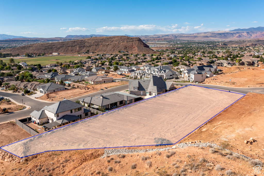 Birds eye view of property featuring a mountain view