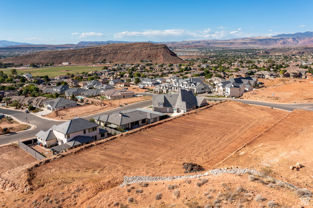 Aerial view with a mountain view