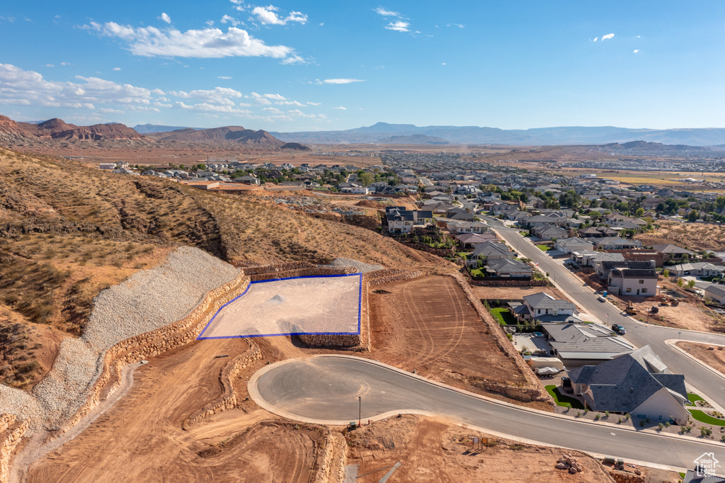 Aerial view with a mountain view