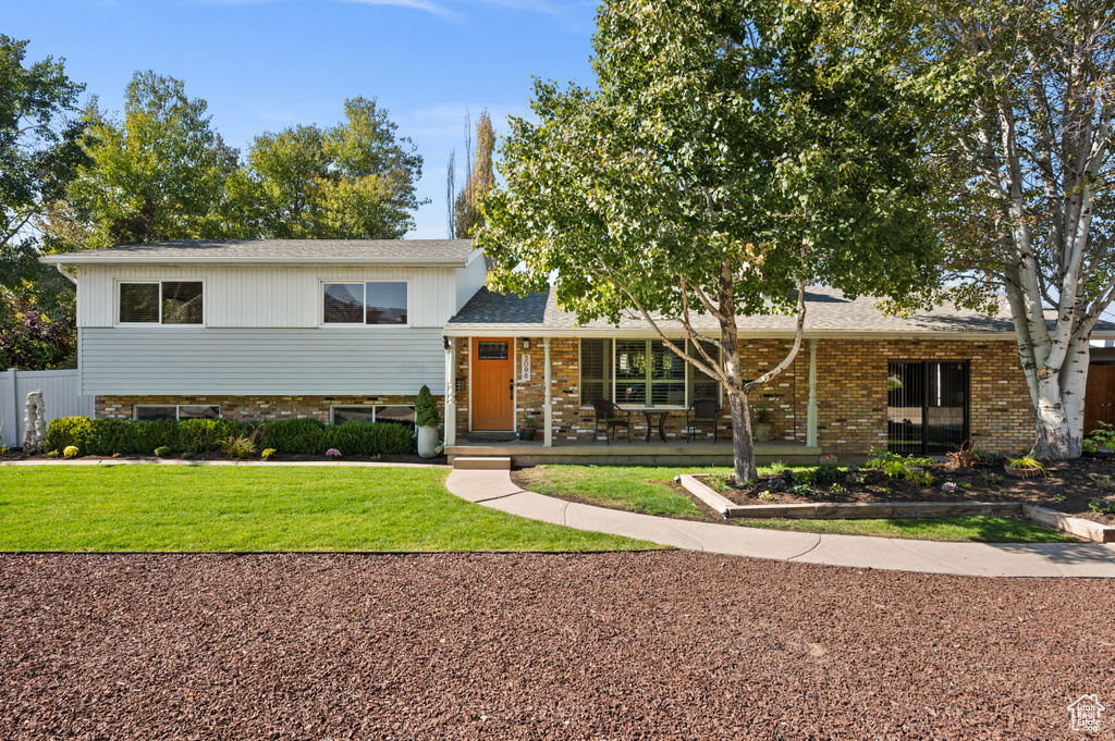 View of front of house featuring a front lawn