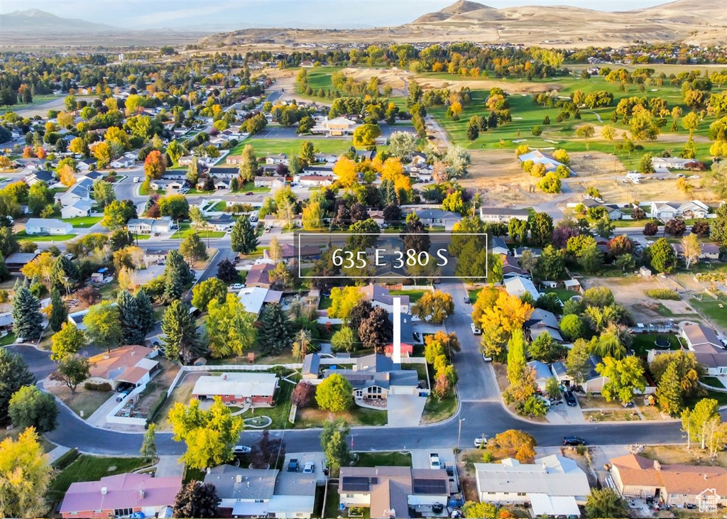 Birds eye view of property featuring a mountain view