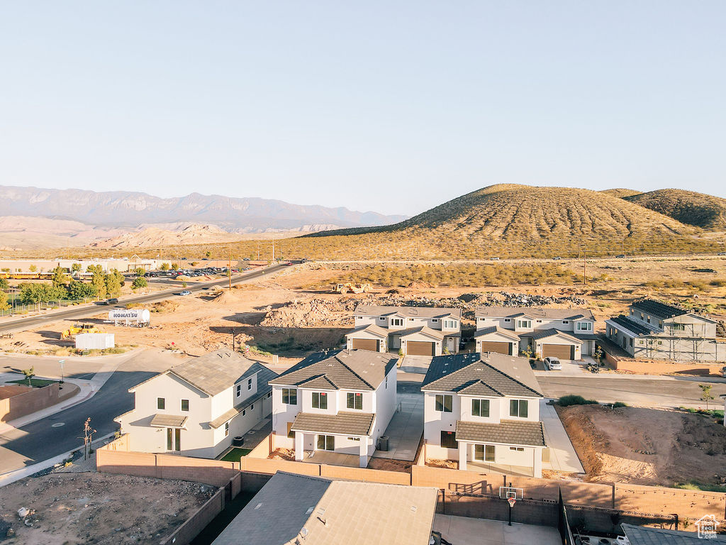 Drone / aerial view featuring a mountain view