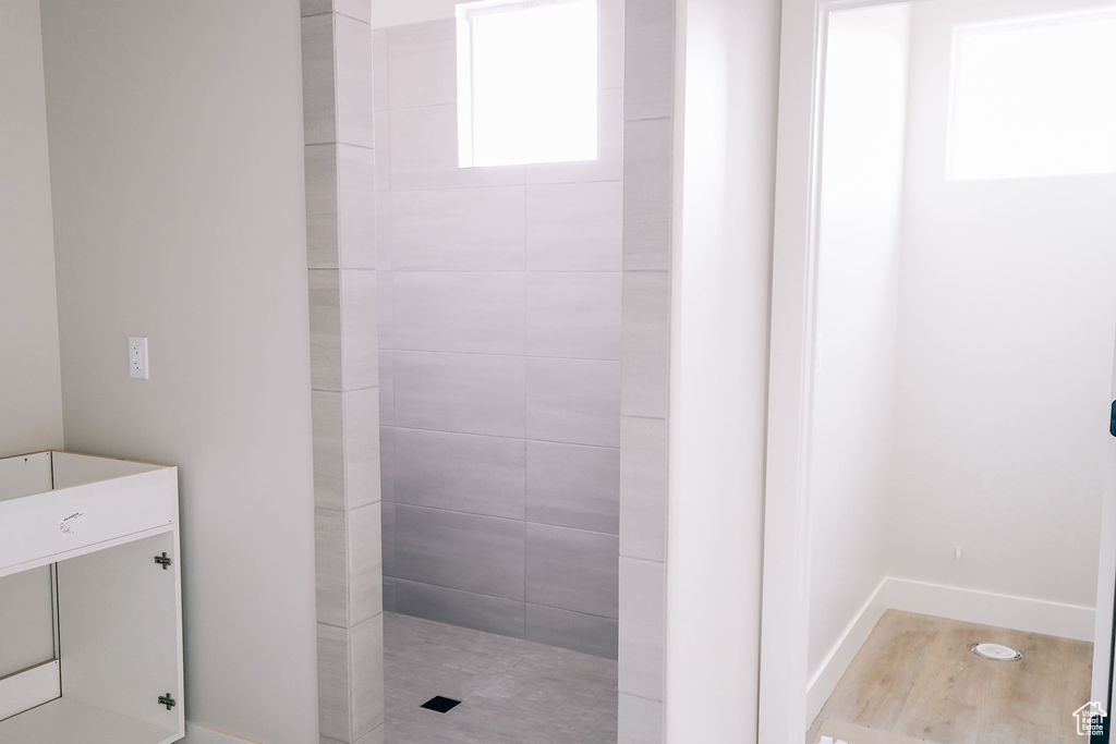 Bathroom featuring tiled shower