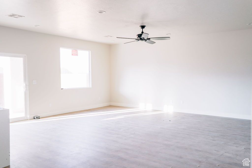 Unfurnished room with ceiling fan