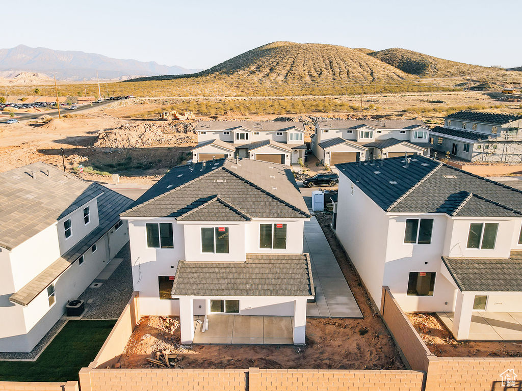 Bird\\\'s eye view featuring a mountain view