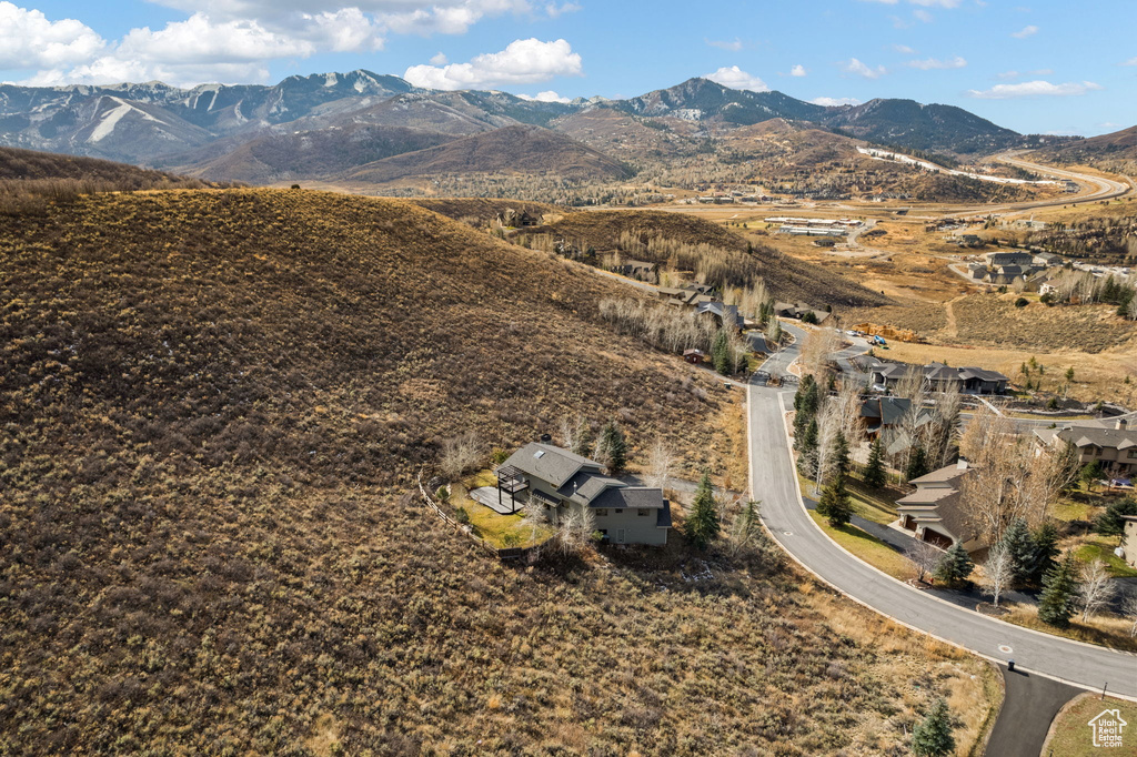 Aerial view with a mountain view