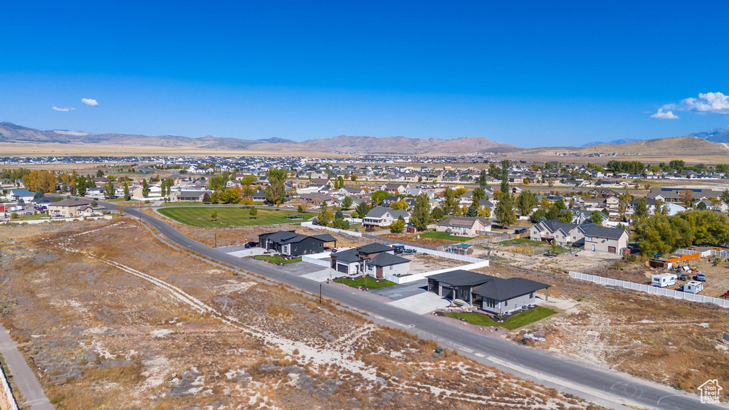 Birds eye view of property featuring a mountain view