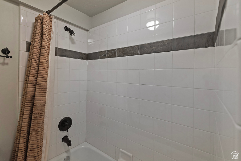 Bathroom featuring shower / bath combo