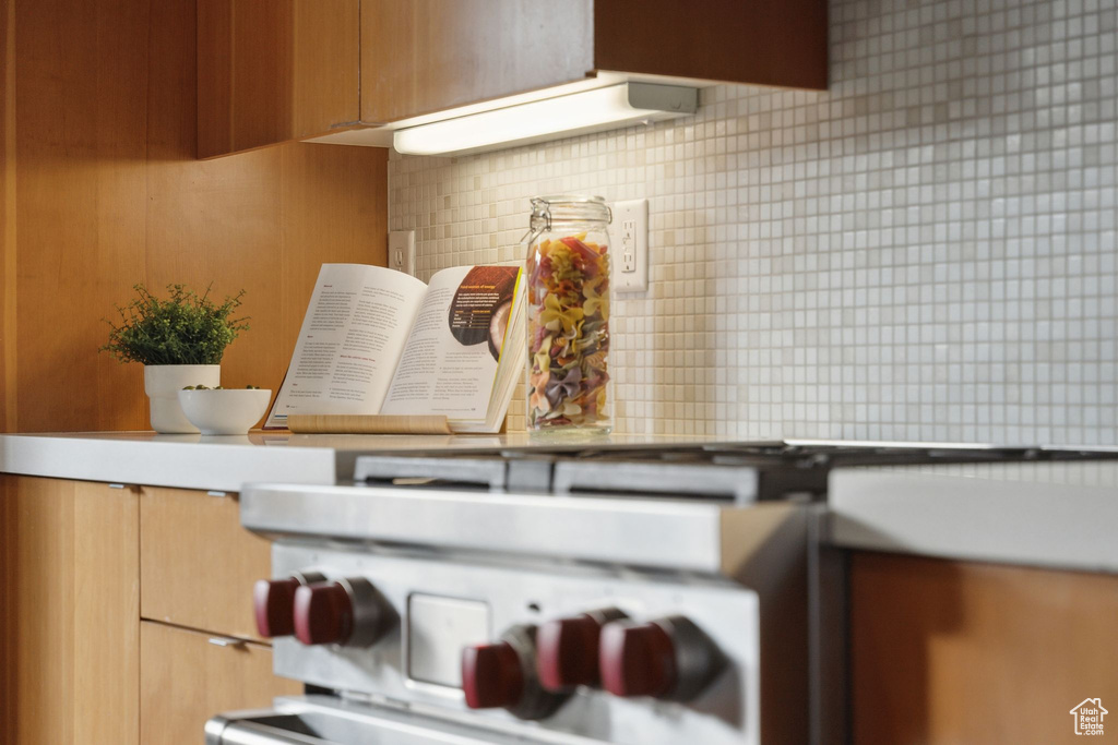 Room details with tasteful backsplash