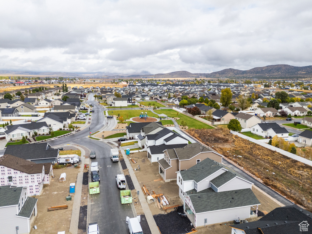 Aerial view with a mountain view