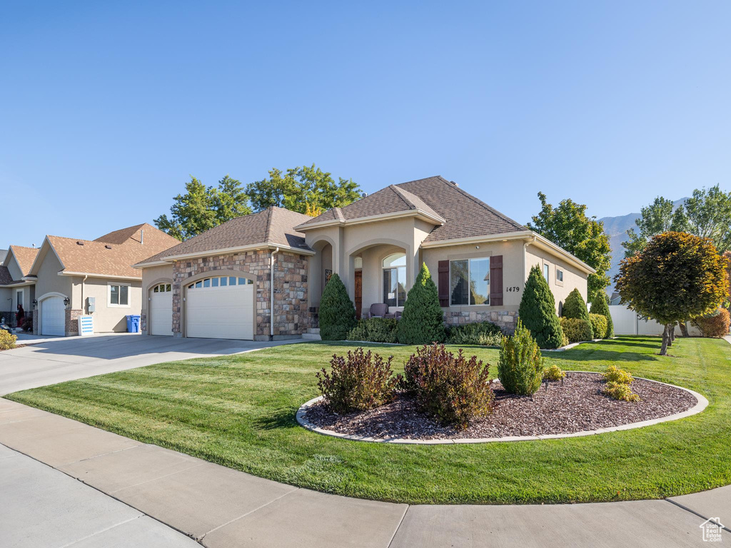 View of front facade with a garage and a front yard