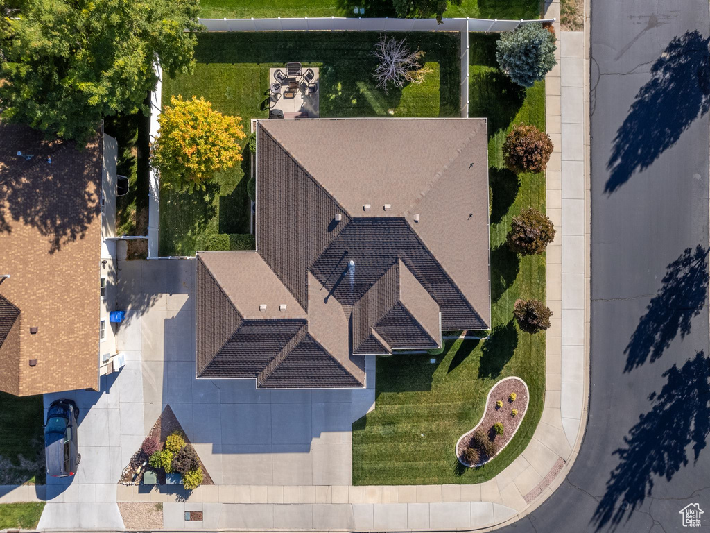 Birds eye view of property