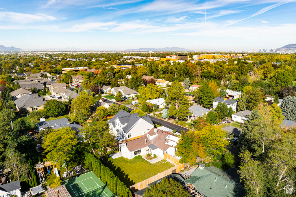 Aerial view with a mountain view