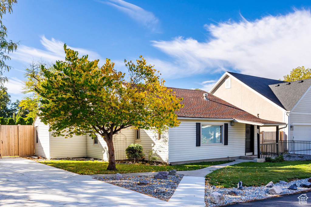 View of front of house with a front yard