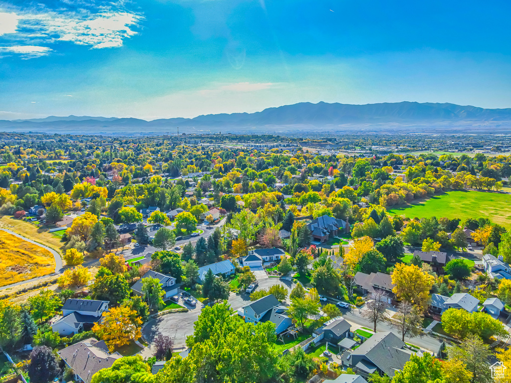 Bird's eye view with a mountain view