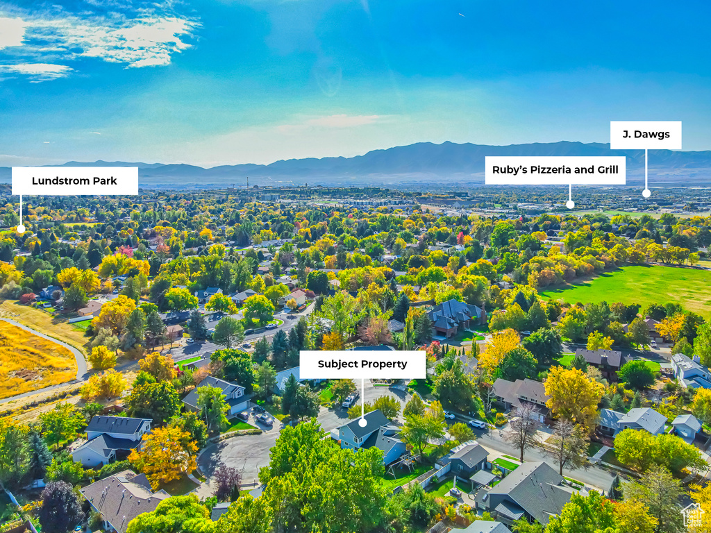 Bird's eye view with a mountain view