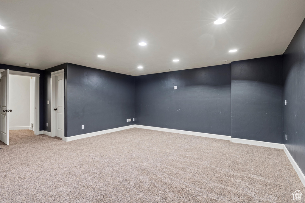 Unfurnished room with light carpet