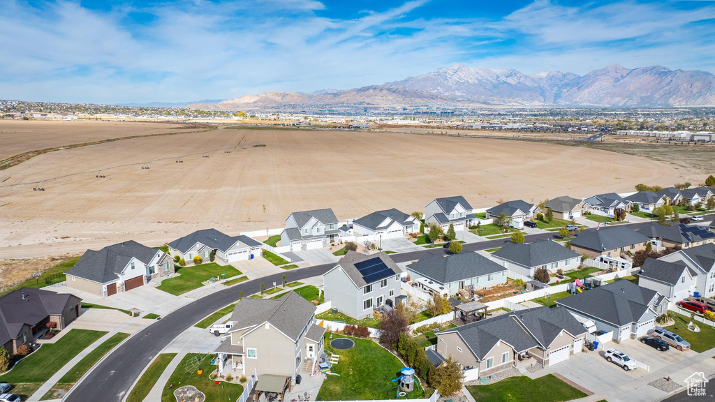 Drone / aerial view featuring a mountain view