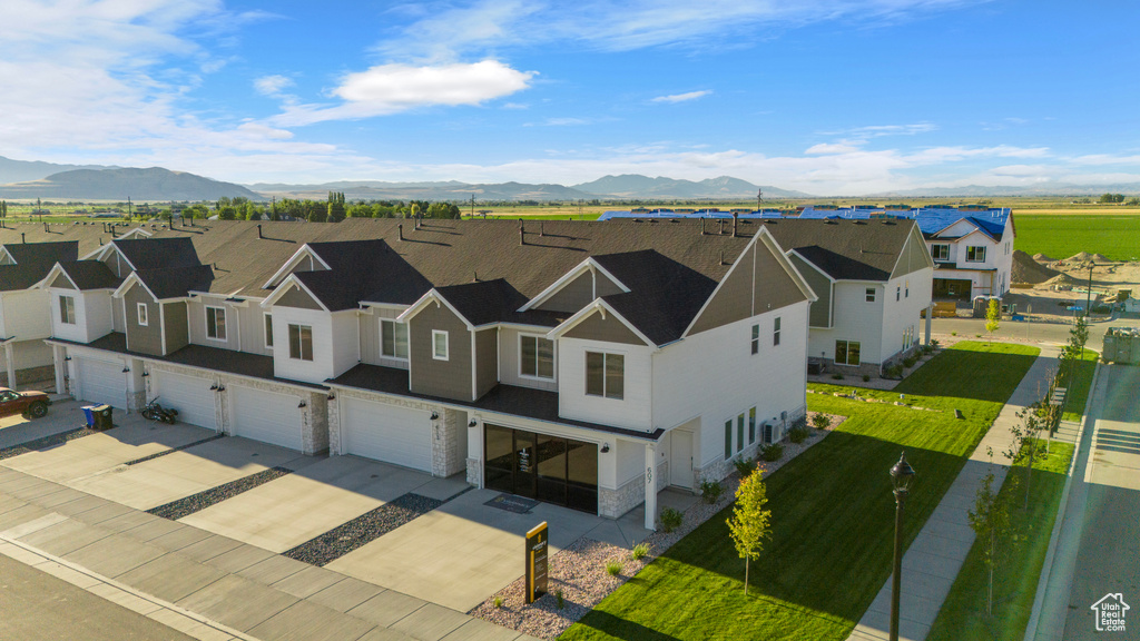 Bird's eye view with a mountain view