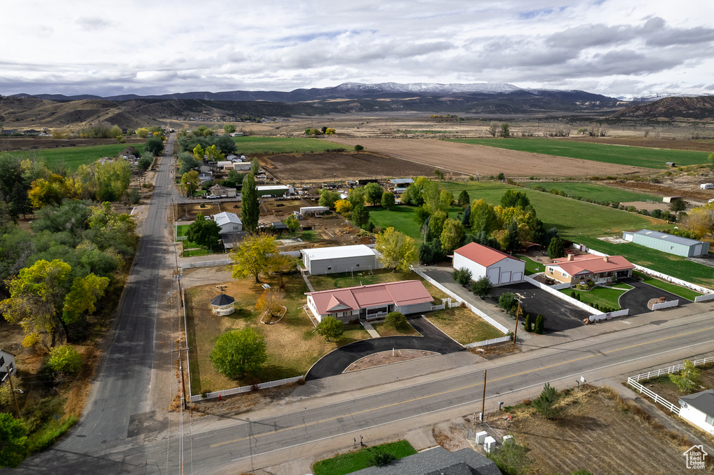 Aerial view with a mountain view