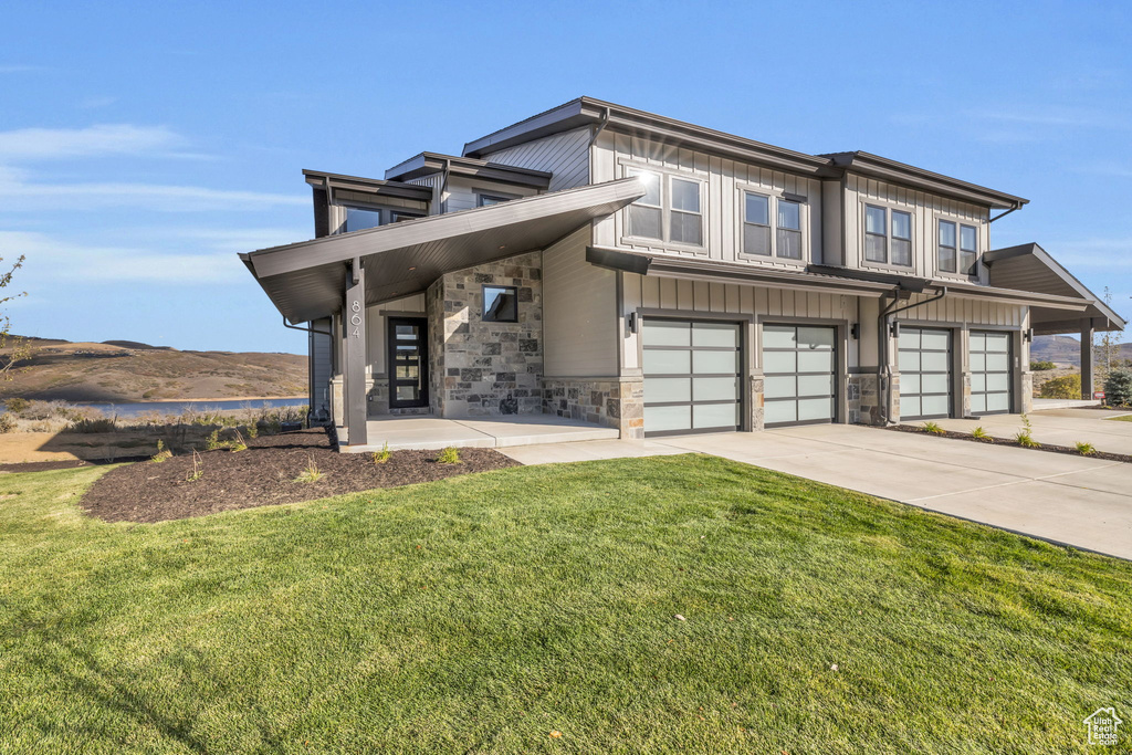 View of front facade with a front yard and a garage