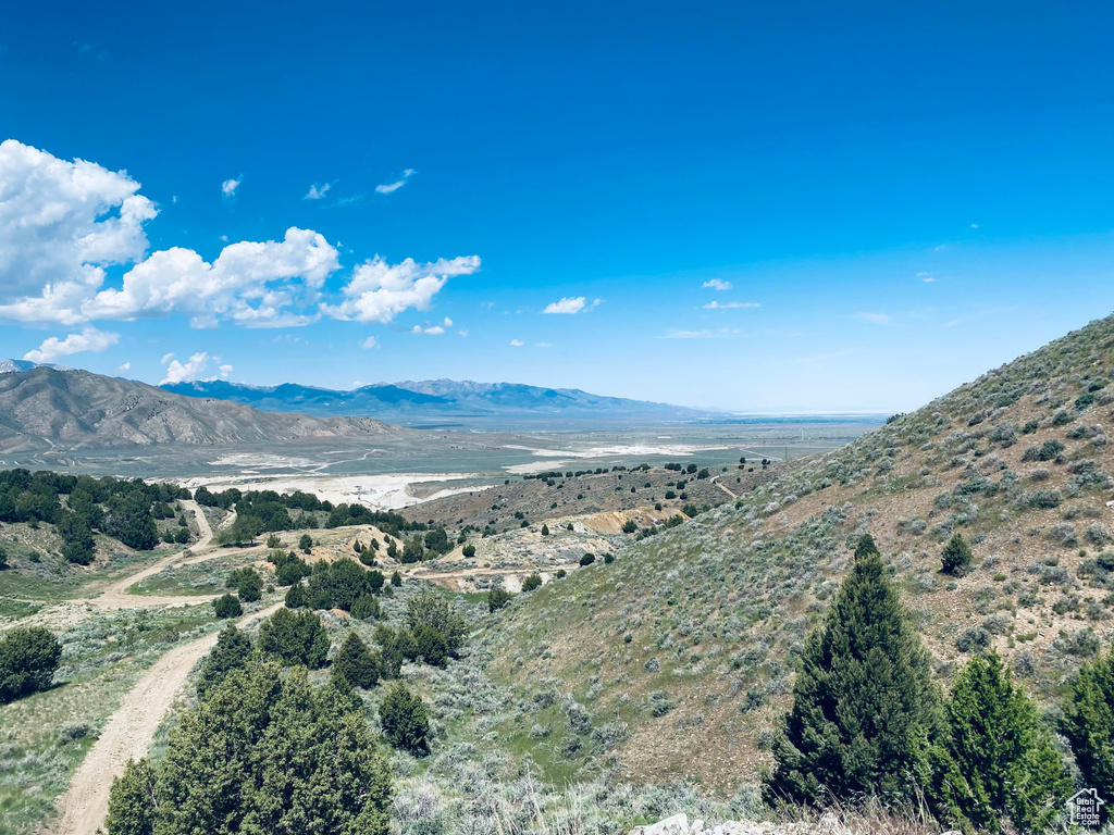 View of mountain feature