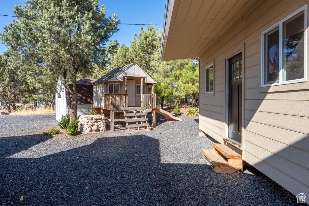 View of yard with a storage shed