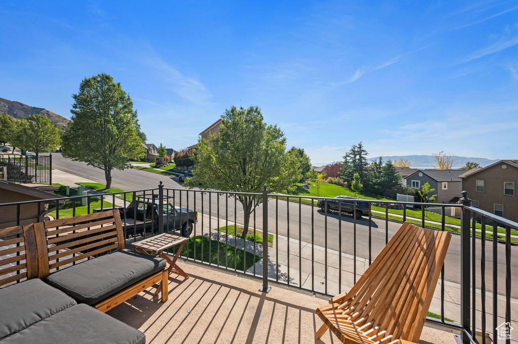 Balcony featuring a mountain view