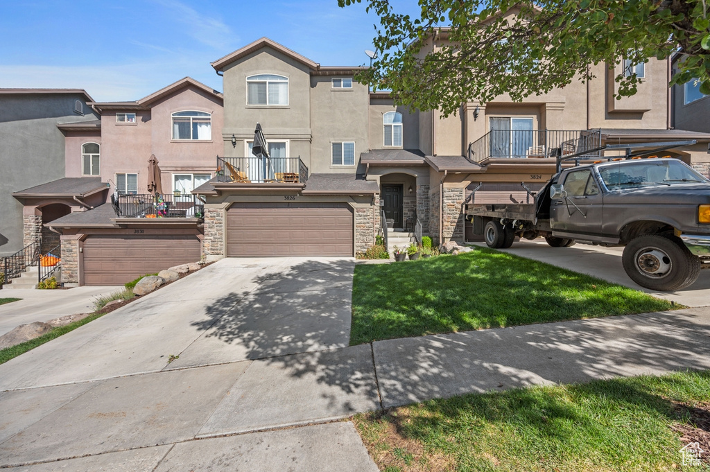 View of front of house featuring a garage