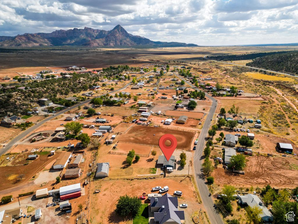 Aerial view with a mountain view