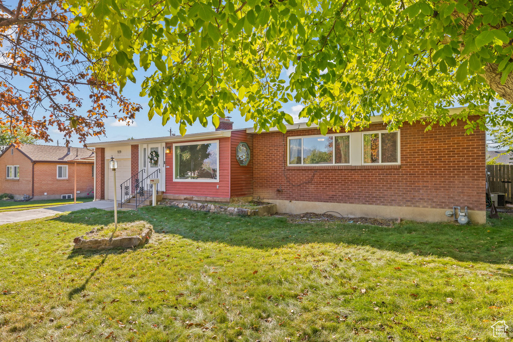 Single story home featuring a front yard