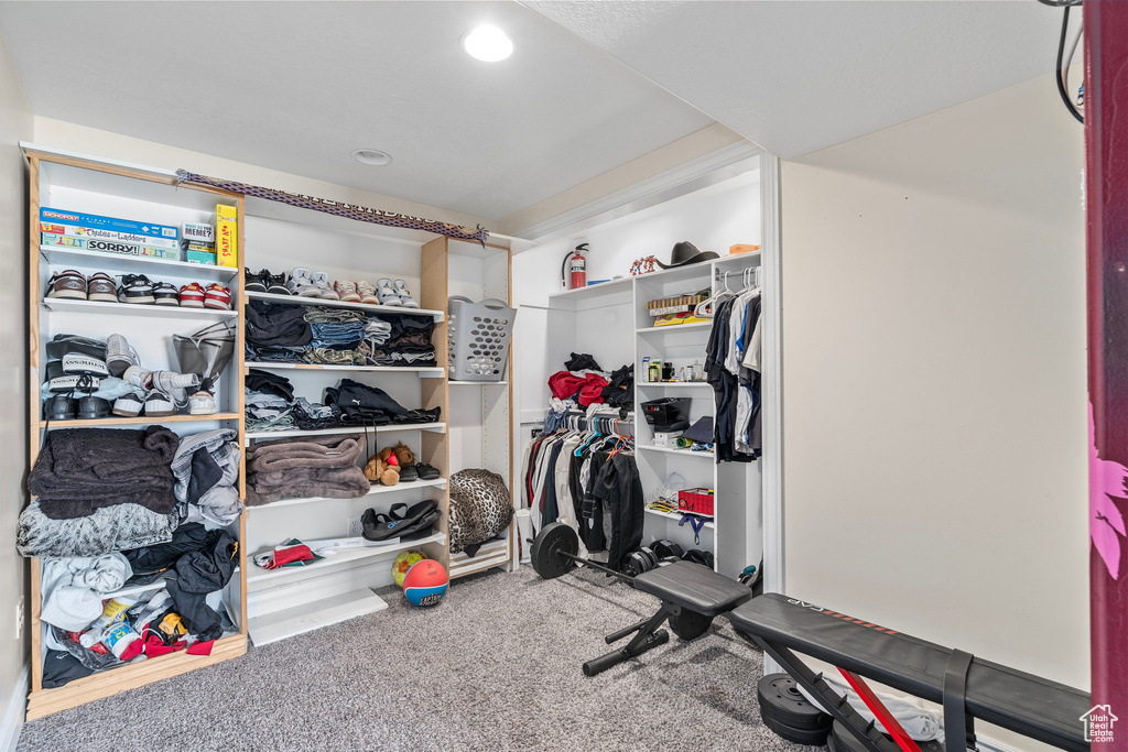 Walk in closet with carpet floors