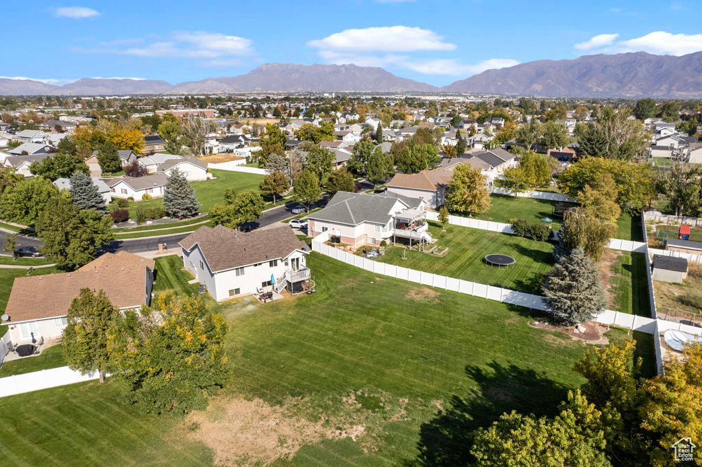 Aerial view with a mountain view