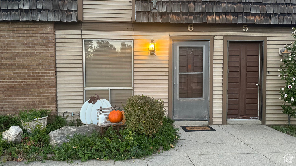 View of property entrance