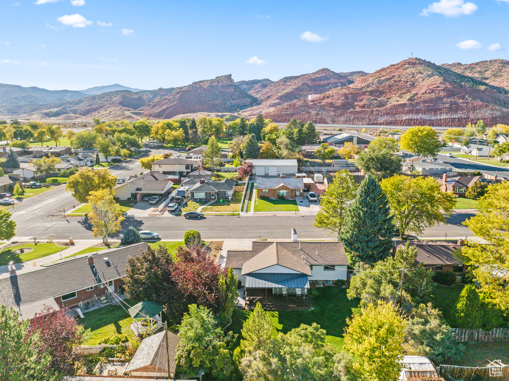 Birds eye view of property featuring a mountain view