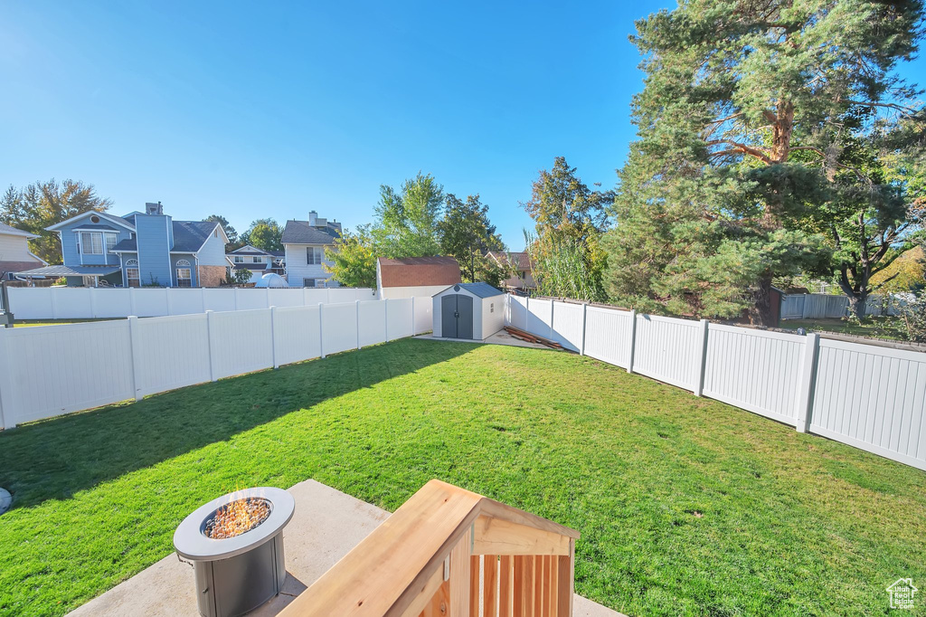 View of yard featuring a storage shed