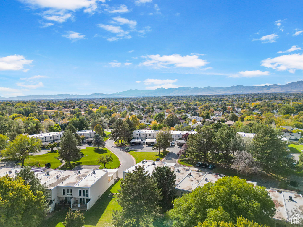 Aerial view with a mountain view