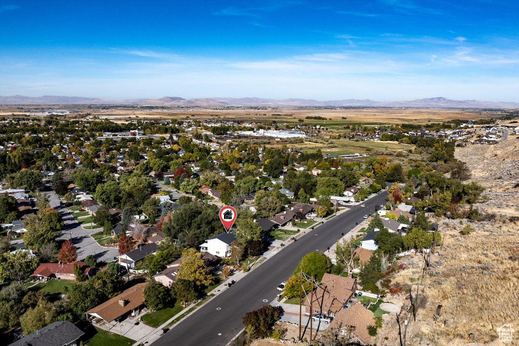 Aerial view with a mountain view