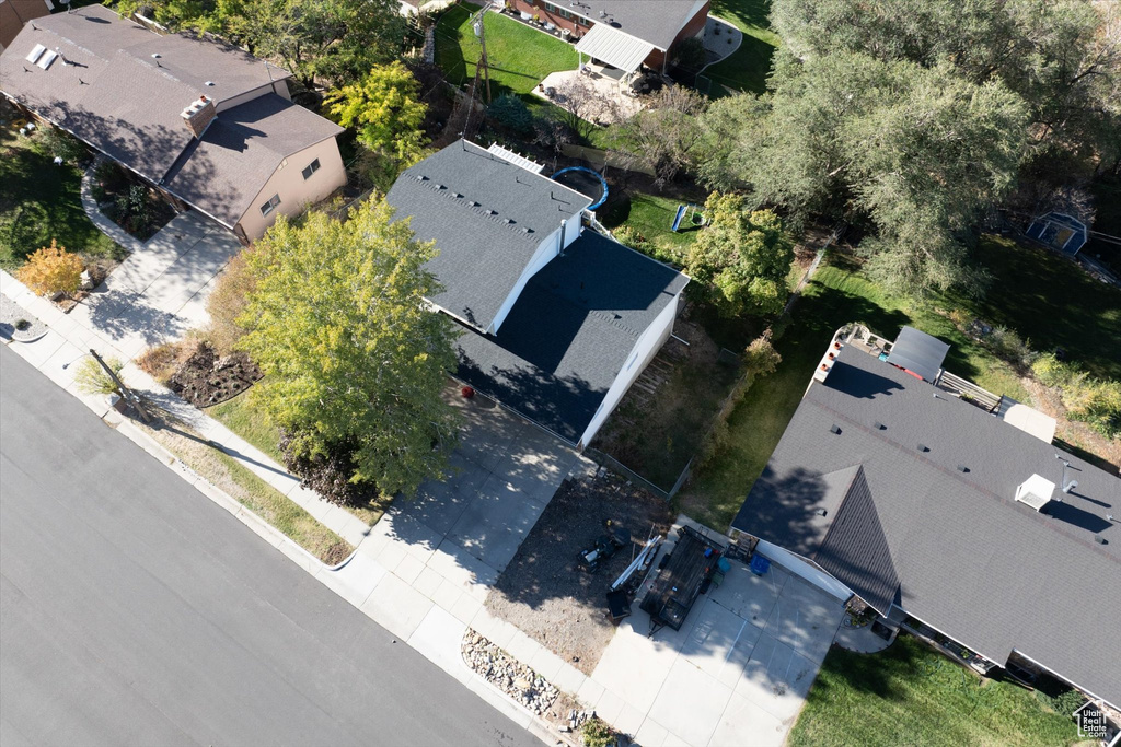 Birds eye view of property