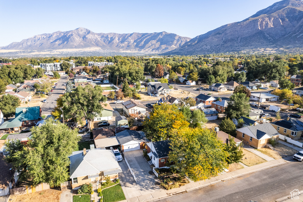 Bird's eye view with a mountain view