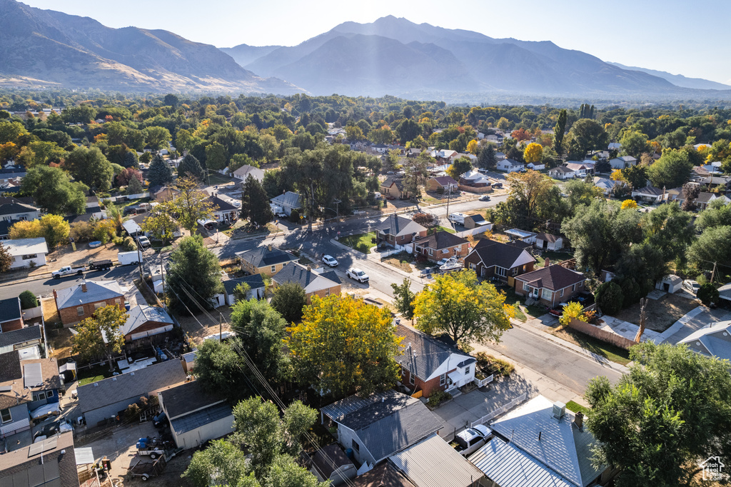 Aerial view with a mountain view